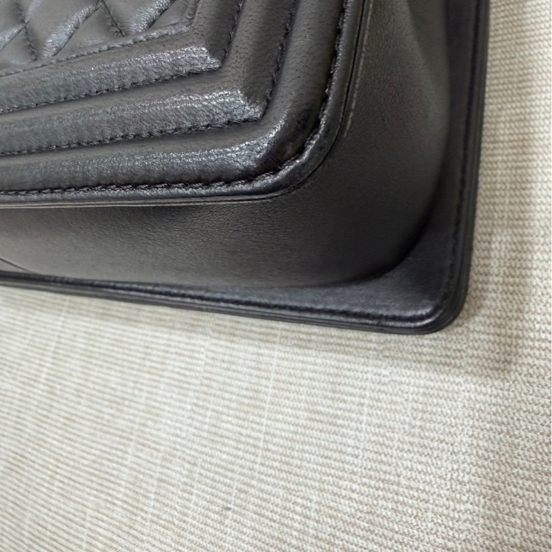 chanel香奈兒 Boy25黑金羊皮中號-12