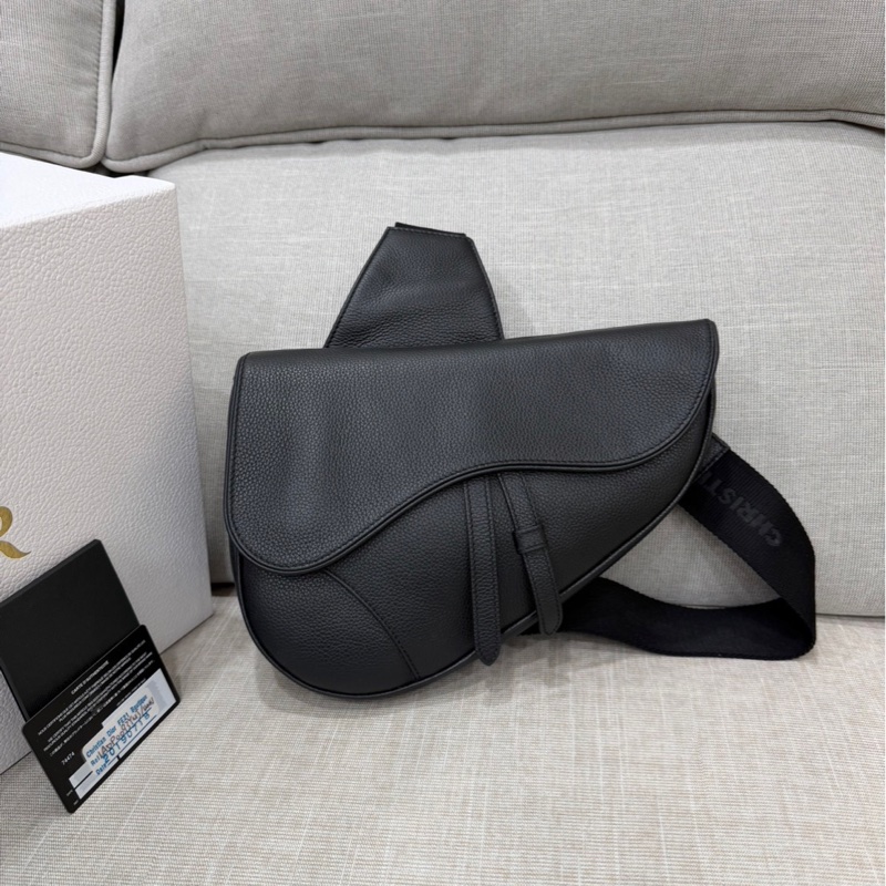 DIOR迪奧 Saddle 馬鞍包 粒面觸感牛皮胸包/單肩斜挎包 黑色 男款#男士斜挎包-0