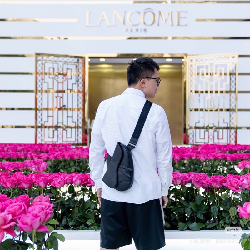 DIOR迪奧 Saddle 馬鞍包 粒面觸感牛皮胸包/單肩斜挎包 黑色 男款#男士斜挎包-1