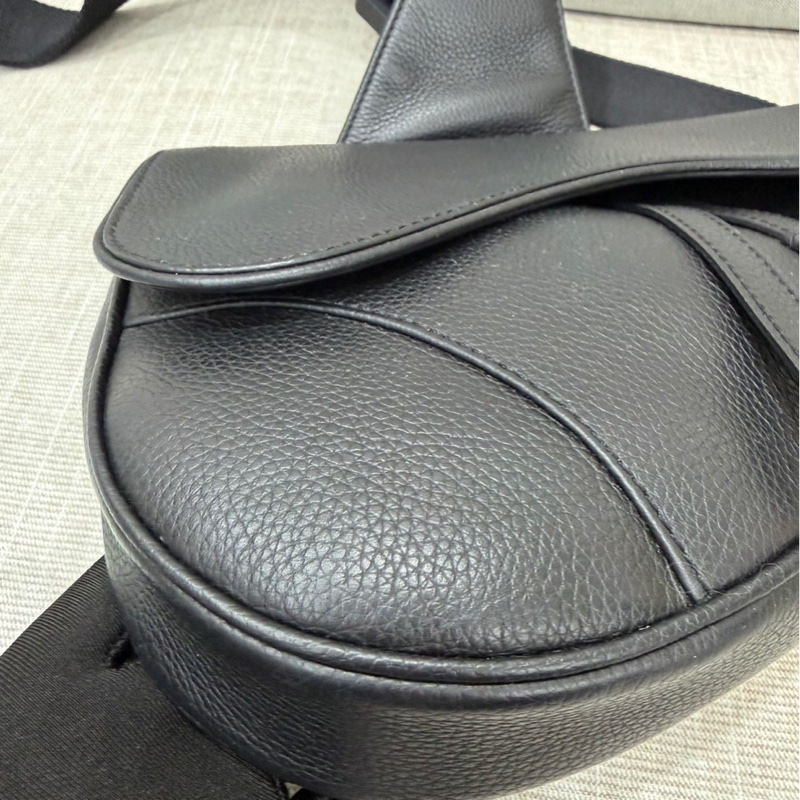 DIOR迪奧 Saddle 馬鞍包 粒面觸感牛皮胸包/單肩斜挎包 黑色 男款#男士斜挎包-6