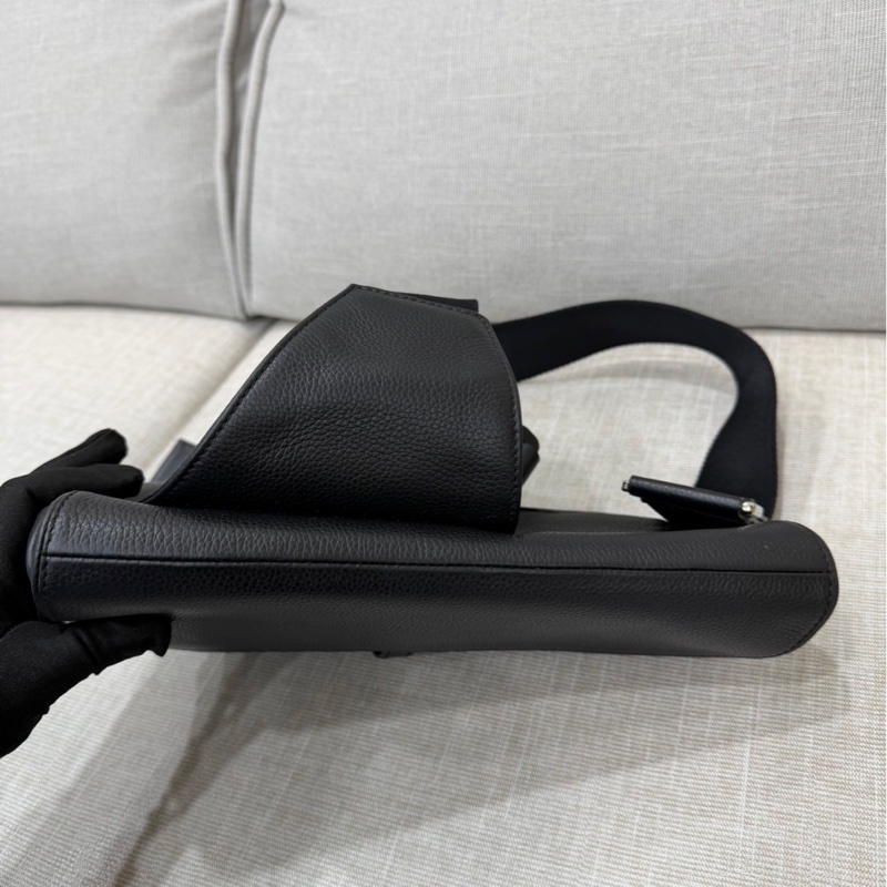 DIOR迪奧 Saddle 馬鞍包 粒面觸感牛皮胸包/單肩斜挎包 黑色 男款#男士斜挎包-12