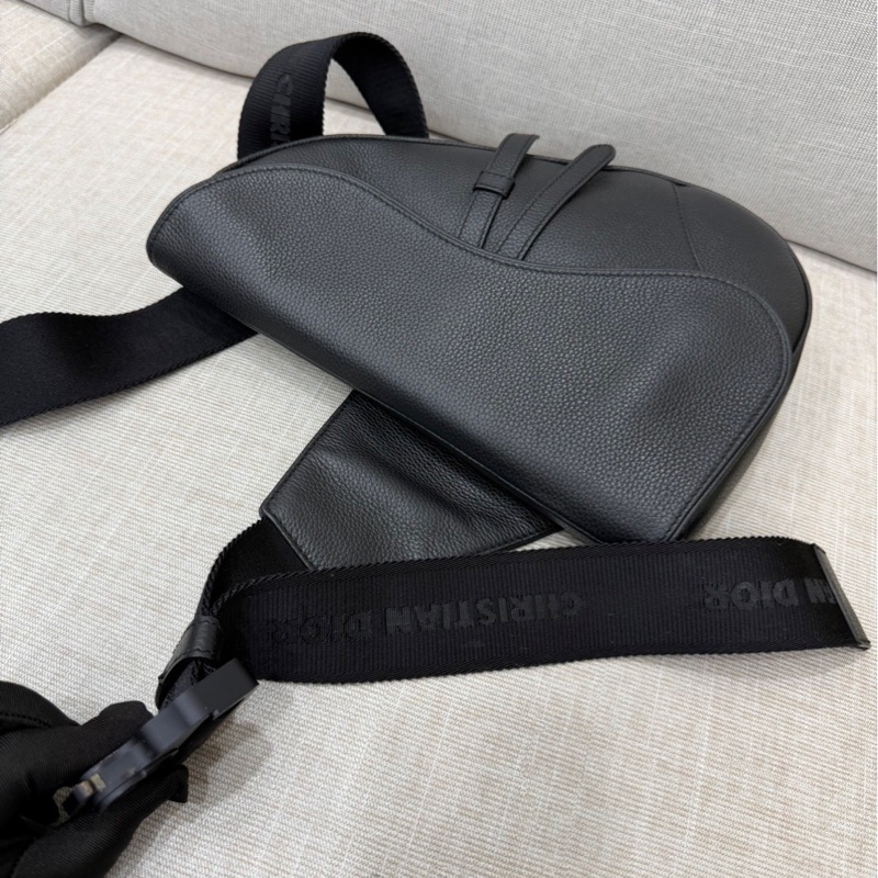 DIOR迪奧 Saddle 馬鞍包 粒面觸感牛皮胸包/單肩斜挎包 黑色 男款#男士斜挎包-14
