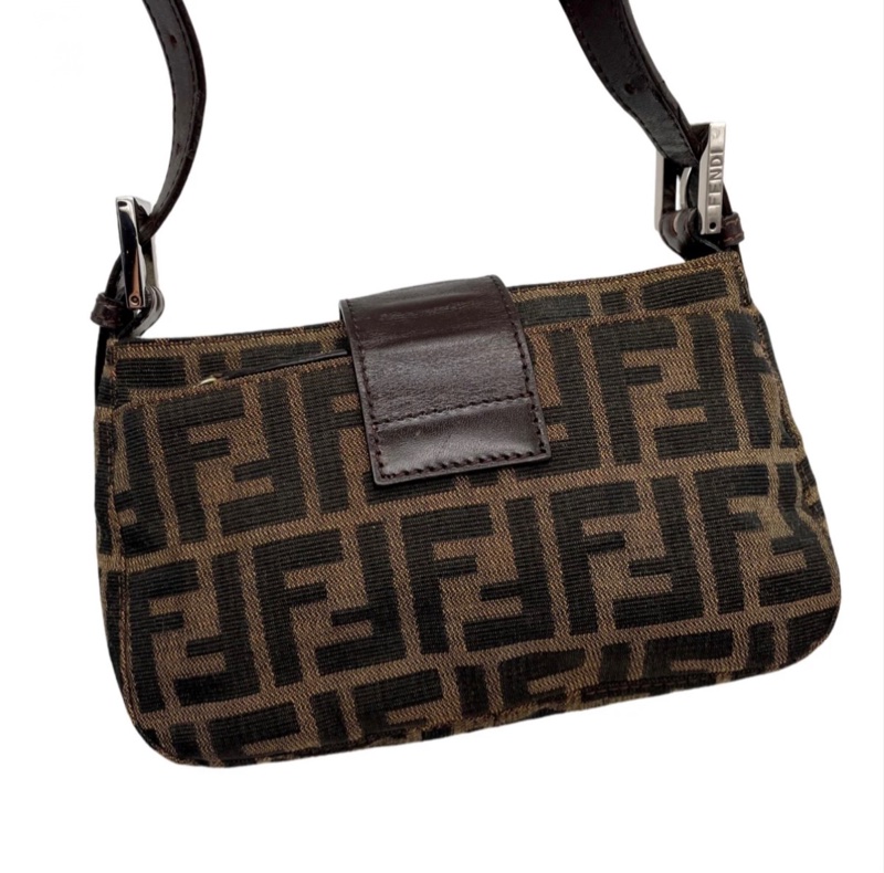 「JL精品代購」9新 Fendi老花mini平口迷你小胖法棍腋下包-5