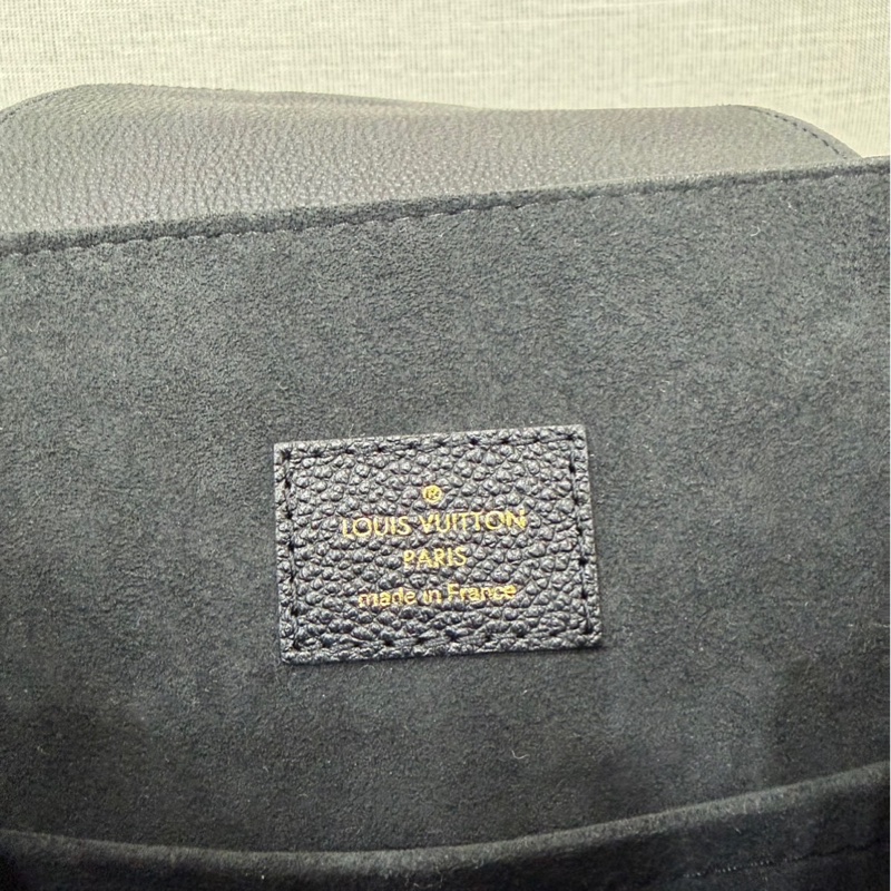 LV M47072 Backup 新款後背包黑色-28