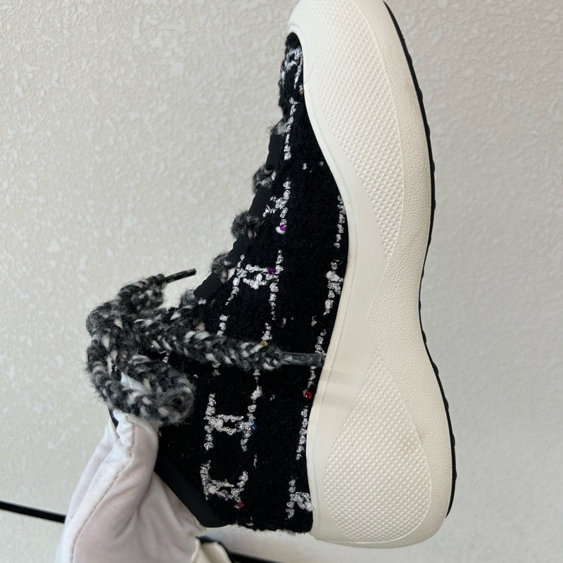 全新 chanel香奈兒 滿印滑雪鞋休閒鞋 帶釘可折疊 39碼。-2