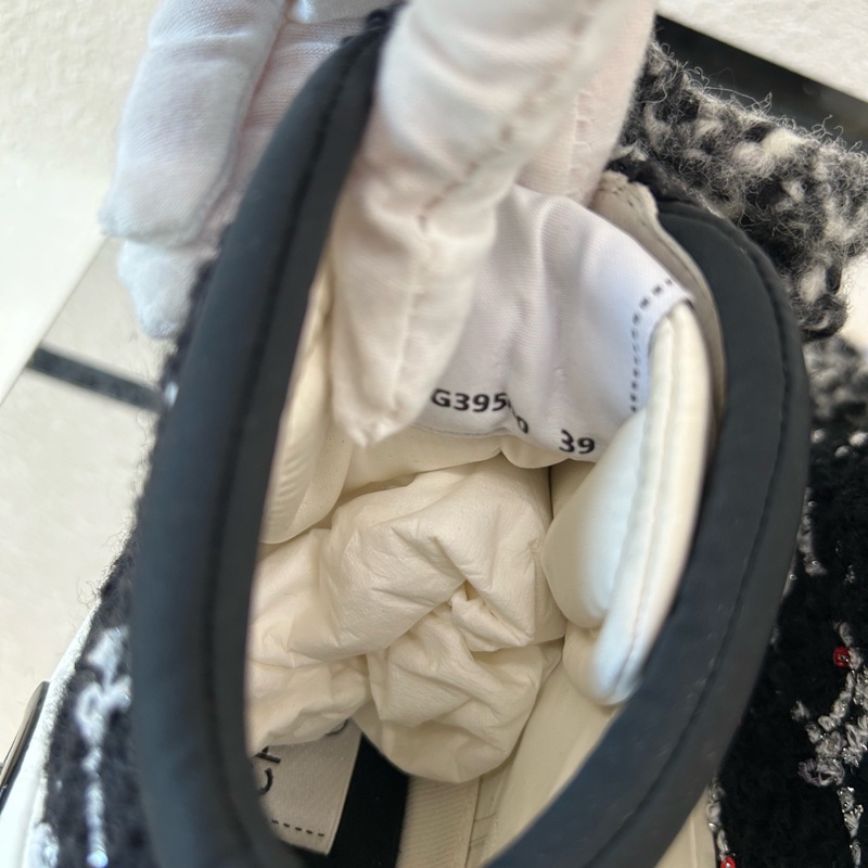 全新 chanel香奈兒 滿印滑雪鞋休閒鞋 帶釘可折疊 39碼。-6