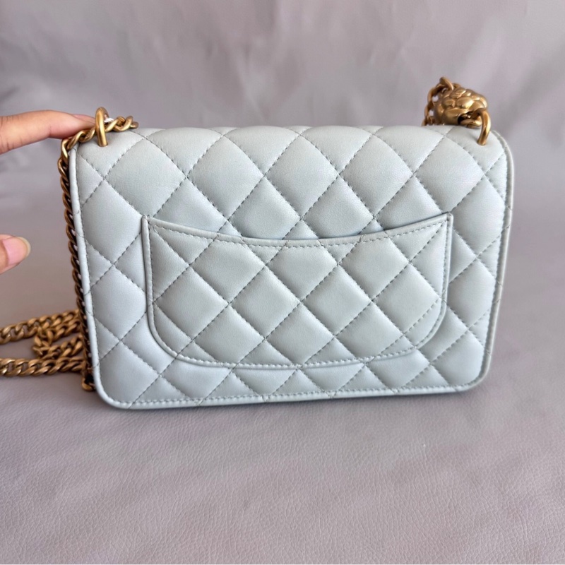 ✨全網最低價 !Chanel WOC 19cm 淡藍色 羊皮 山茶花金扣 鏈條包 芯片款-2