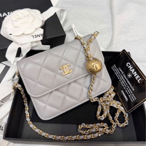 ✨全網最低價！全新Chanel mini woc灰色 金球 鏈條包 羊皮 31開