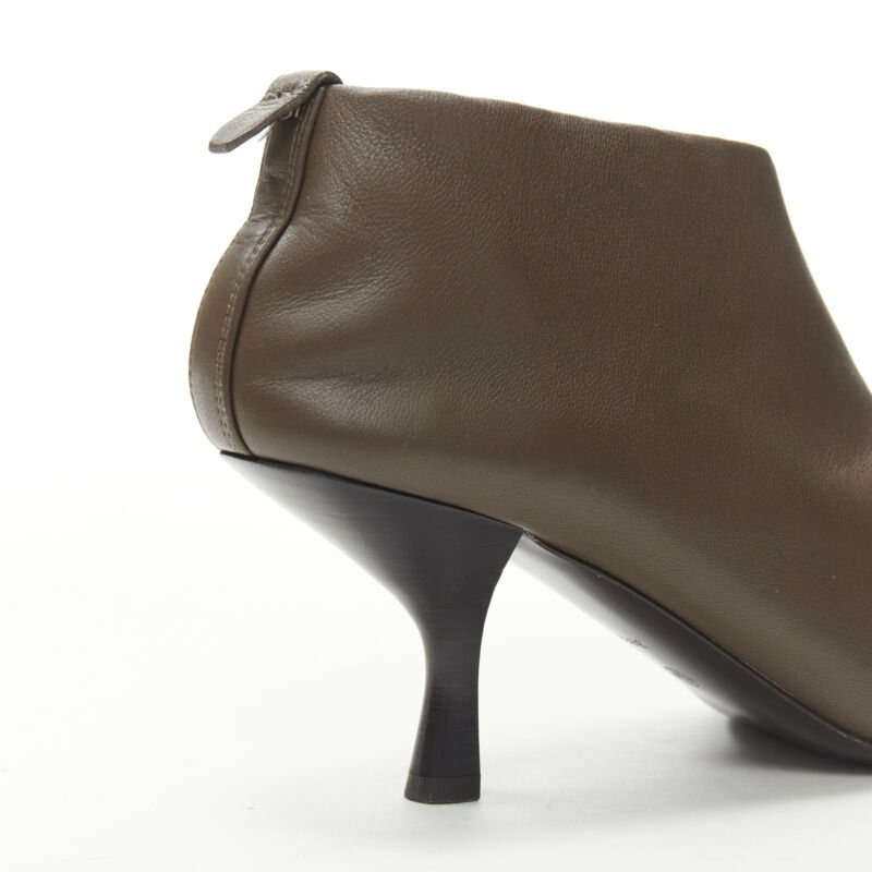 new THE ROW Bourgeoise Stretch taupe brown pointy curved heel low bootie EU35.5-6