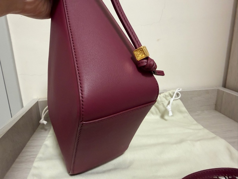 Loewe Hobo 酒紅色-5