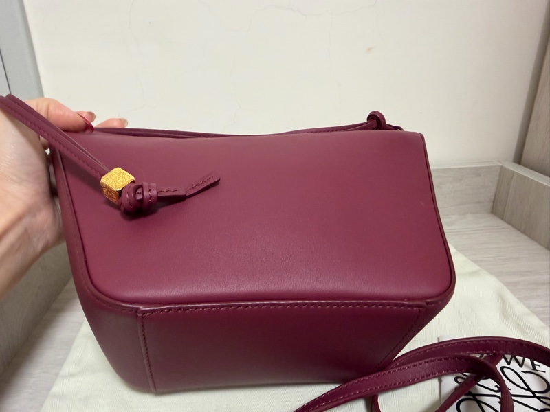 Loewe Hobo 酒紅色-6