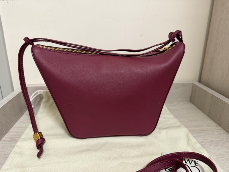 Loewe Hobo 酒紅色-7