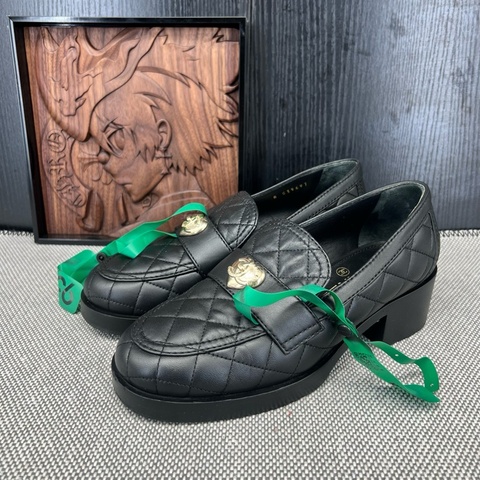 香奈兒 小羊皮黑金高跟鞋 碼數 37 99 新。