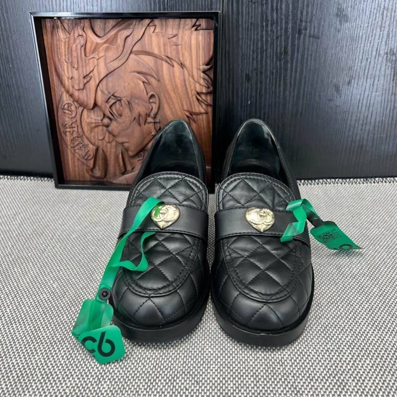 香奈兒 小羊皮黑金高跟鞋 碼數 37 99 新。-1