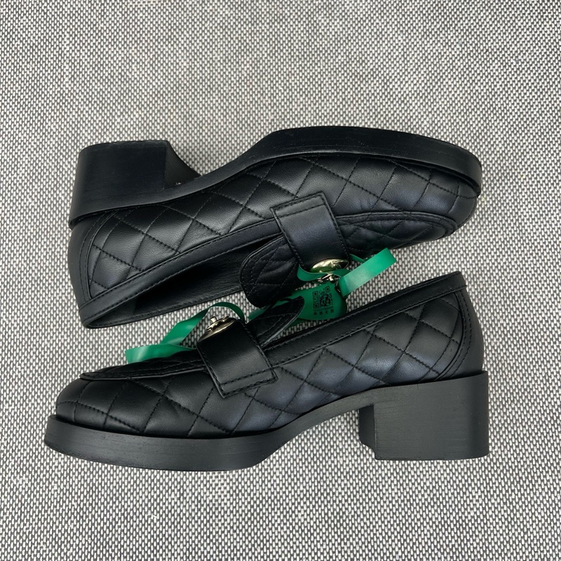 香奈兒 小羊皮黑金高跟鞋 碼數 37 99 新。-5