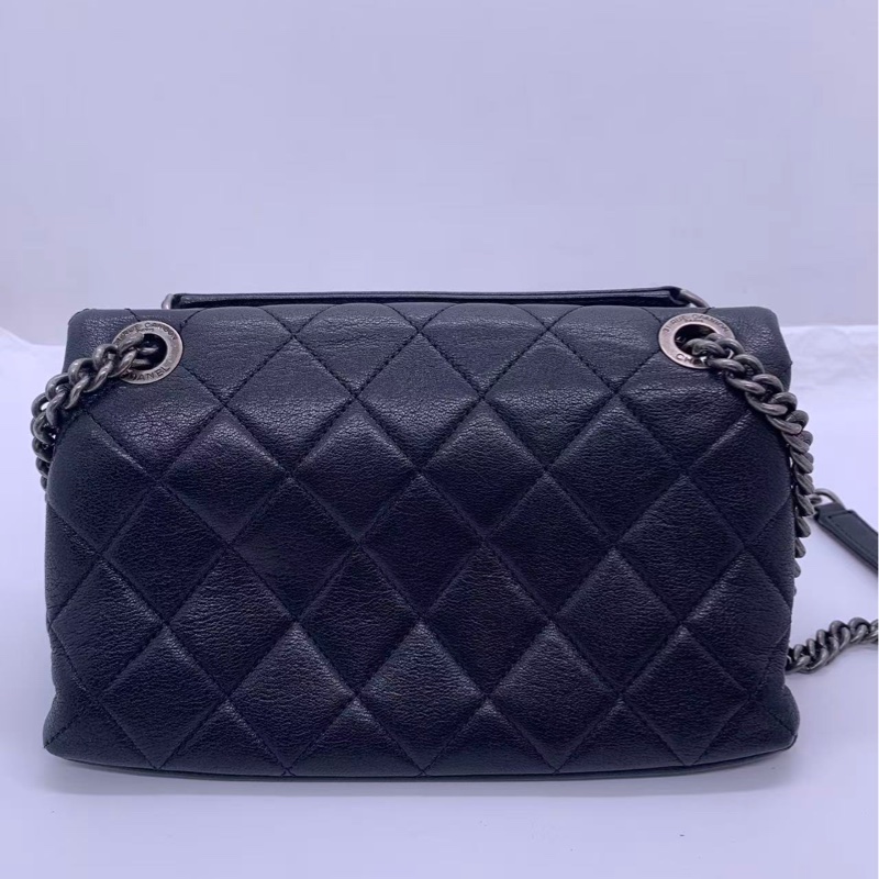 二手chanel 香奈兒CF 季節款黑色牛皮鏈條包，邊角有使用磨損，內里有發黑-1