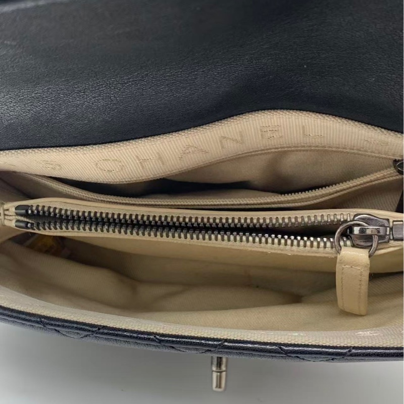 二手chanel 香奈兒CF 季節款黑色牛皮鏈條包，邊角有使用磨損，內里有發黑-6