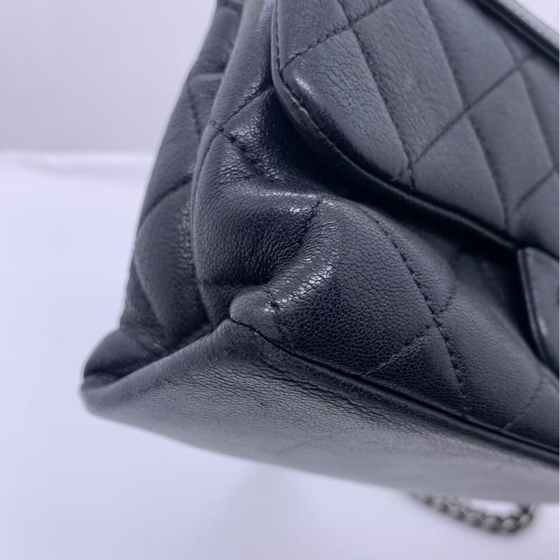 二手chanel 香奈兒CF 季節款黑色牛皮鏈條包，邊角有使用磨損，內里有發黑-8