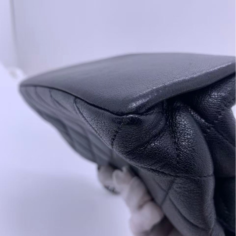 二手chanel 香奈兒CF 季節款黑色牛皮鏈條包，邊角有使用磨損，內里有發黑-11