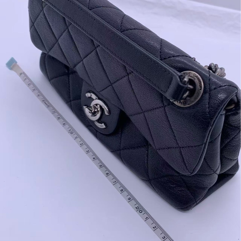 二手chanel 香奈兒CF 季節款黑色牛皮鏈條包，邊角有使用磨損，內里有發黑-17