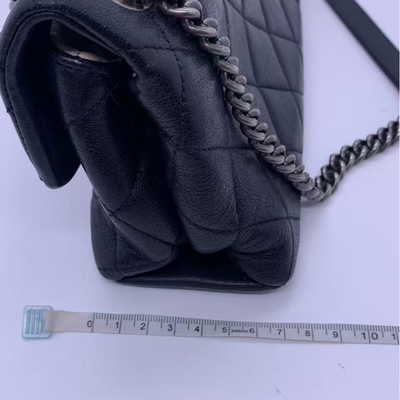 二手chanel 香奈兒CF 季節款黑色牛皮鏈條包，邊角有使用磨損，內里有發黑-18