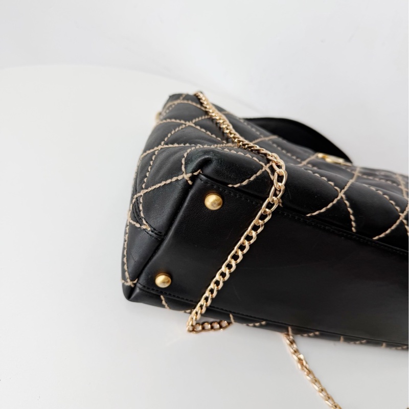 Chanel香奈兒黑金外縫線腋下包飯盒包手提包-8