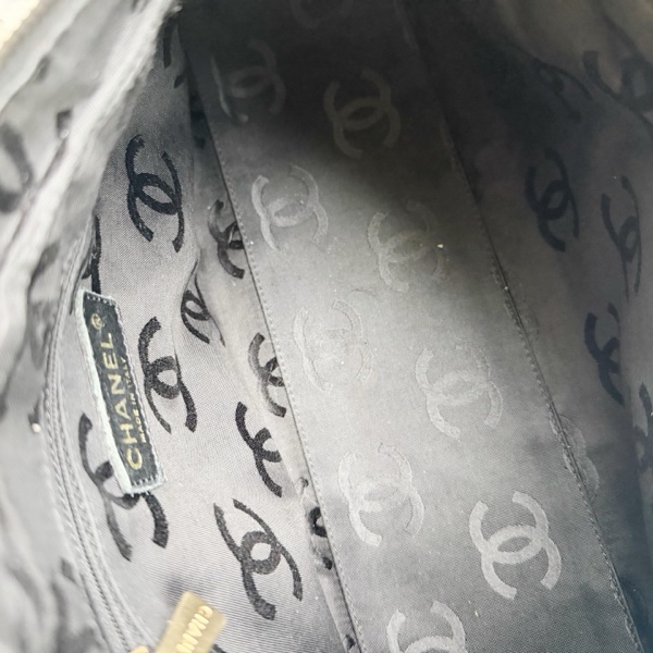 Chanel香奈兒黑金外縫線腋下包飯盒包手提包-10