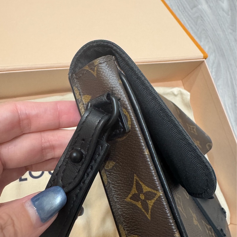 LV S LOCK 4A 手袋-1