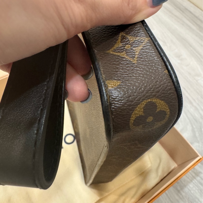 LV S LOCK 4A 手袋-6