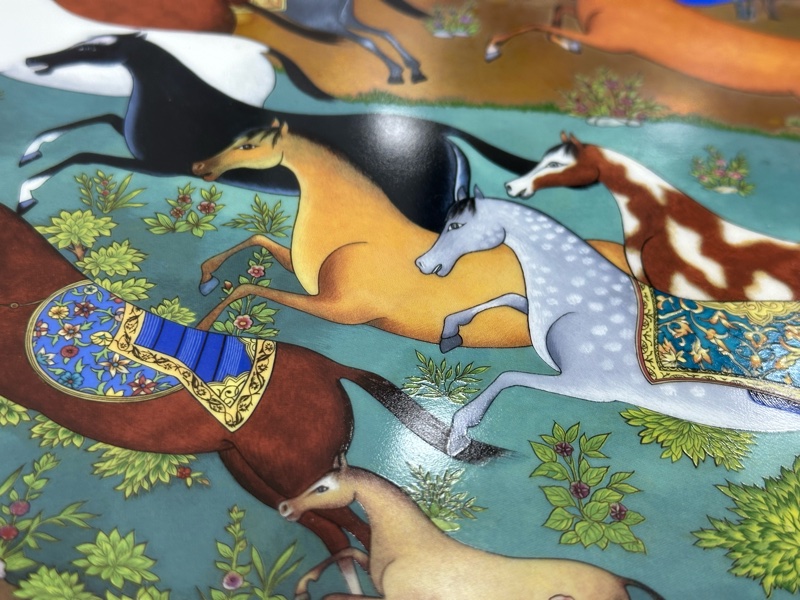 Hermes 愛馬仕 展示盤愛馬仕瓷器東方駿馬系列手繪描金十馬展示盤擺飾 收藏款 閒置痕跡 尺寸：32cm-1