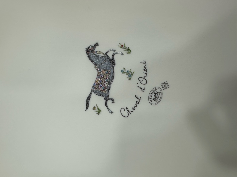 Hermes 愛馬仕 展示盤愛馬仕瓷器東方駿馬系列手繪描金十馬展示盤擺飾 收藏款 閒置痕跡 尺寸：32cm-4