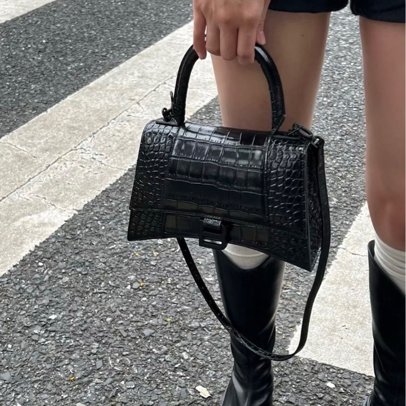 BALENCIAGA soblack鱷魚壓紋沙漏S碼肩背斜背包23*13.5*9 98新配件塵袋吊牌-0