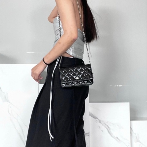 CHANEL 黑銀漆皮woc肩背斜背包19*12*4 98新配件塵袋