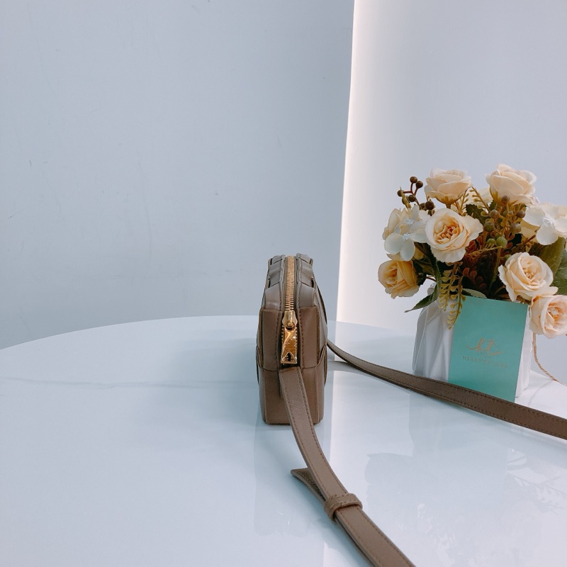 MS0457 BOTTEGA VENETA 寶緹嘉迷你經典大格仔紋肩帶包包CASSETTE INTRECCIATO MINI LAMBSKIN-4