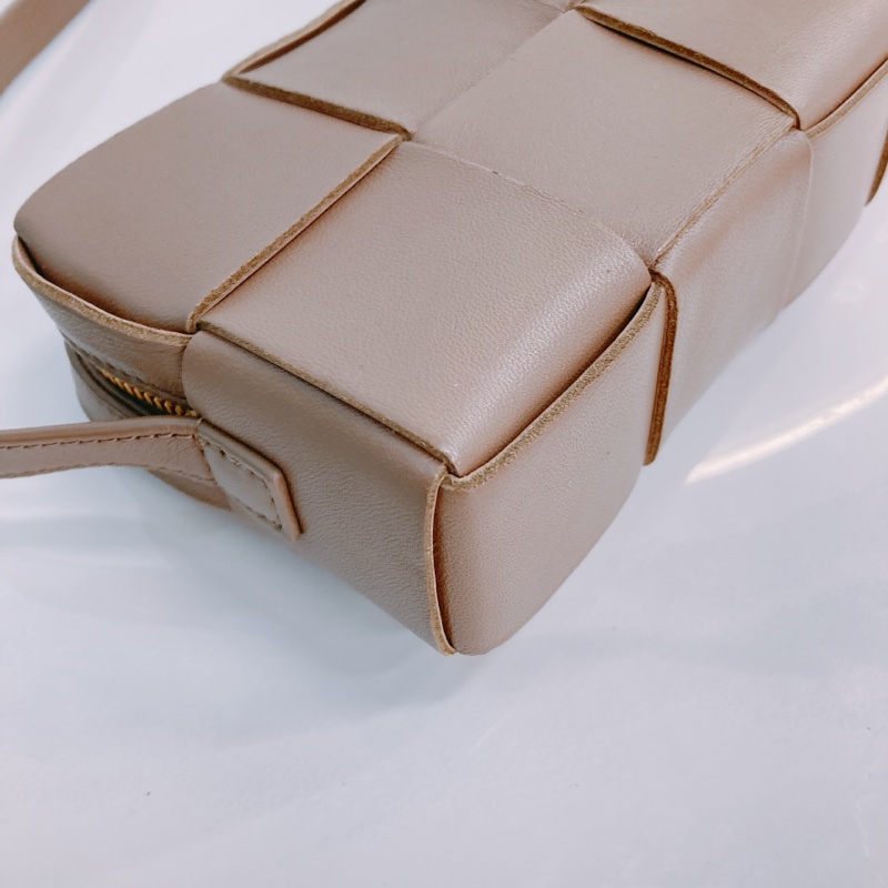 MS0457 BOTTEGA VENETA 寶緹嘉迷你經典大格仔紋肩帶包包CASSETTE INTRECCIATO MINI LAMBSKIN-6