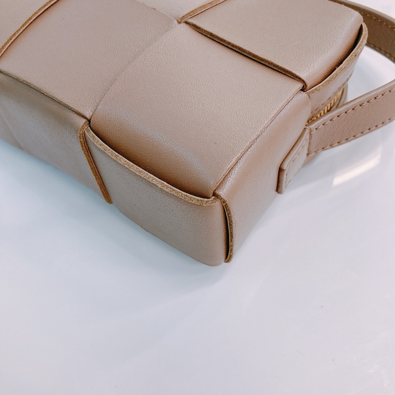 MS0457 BOTTEGA VENETA 寶緹嘉迷你經典大格仔紋肩帶包包CASSETTE INTRECCIATO MINI LAMBSKIN-9