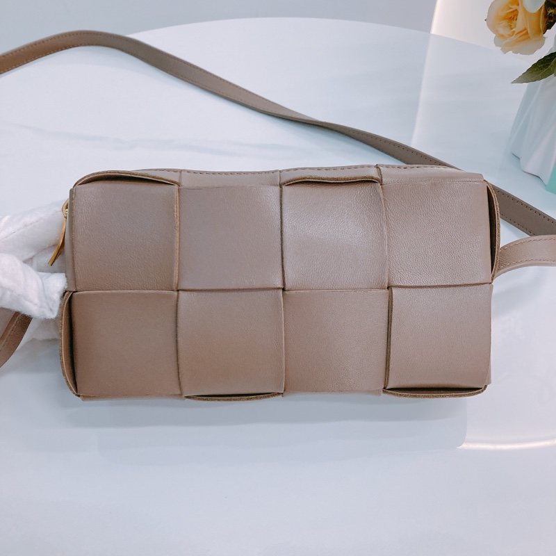 MS0457 BOTTEGA VENETA 寶緹嘉迷你經典大格仔紋肩帶包包CASSETTE INTRECCIATO MINI LAMBSKIN-14