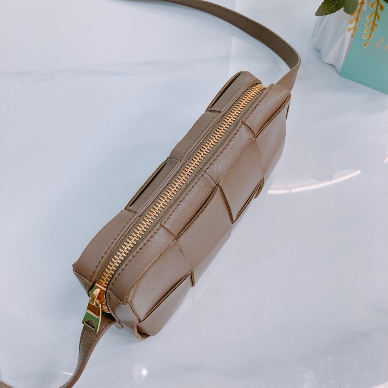 MS0457 BOTTEGA VENETA 寶緹嘉迷你經典大格仔紋肩帶包包CASSETTE INTRECCIATO MINI LAMBSKIN-18