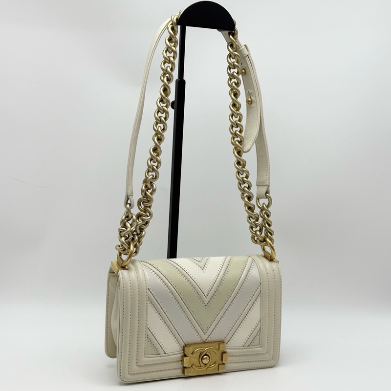 CHANEL leboy V紋拼皮金扣肩背斜背包20*12*6 98新配件塵袋-2