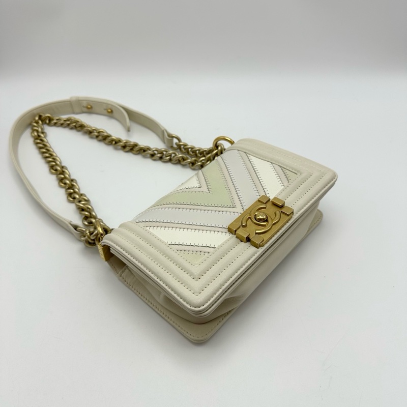 CHANEL leboy V紋拼皮金扣肩背斜背包20*12*6 98新配件塵袋-3