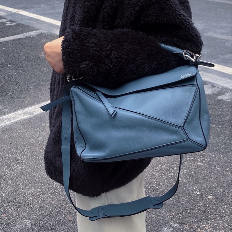 LOEWE 藍色中號拼圖手提斜背包28*18*12 98新配件塵袋-0