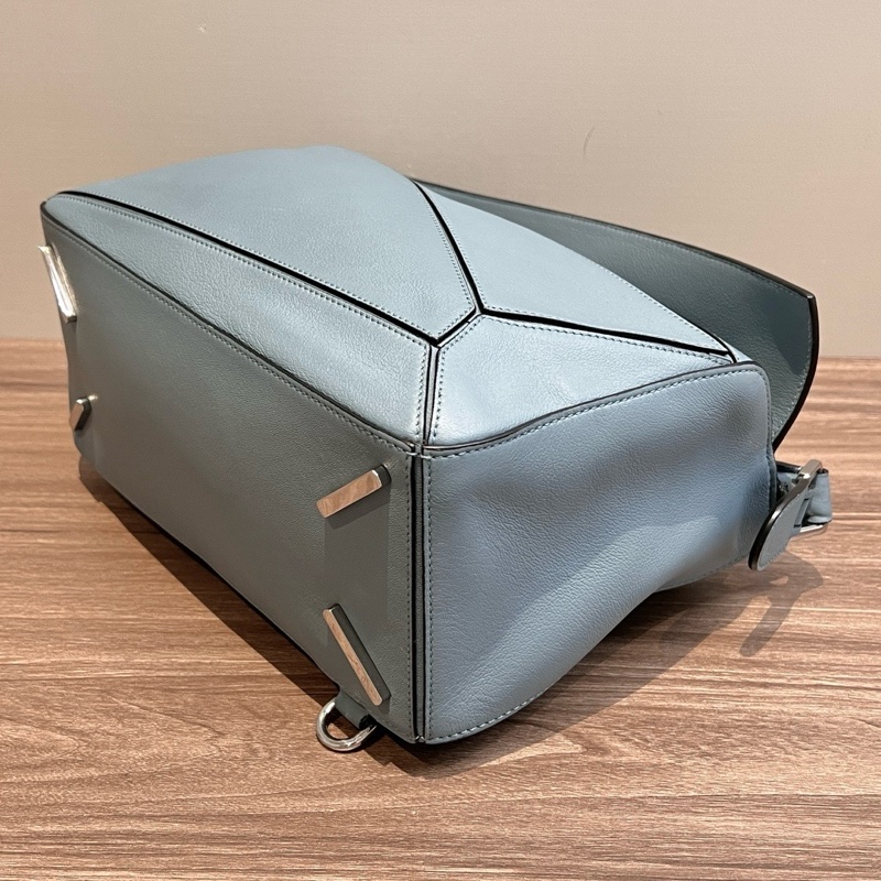 LOEWE 藍色中號拼圖手提斜背包28*18*12 98新配件塵袋-3