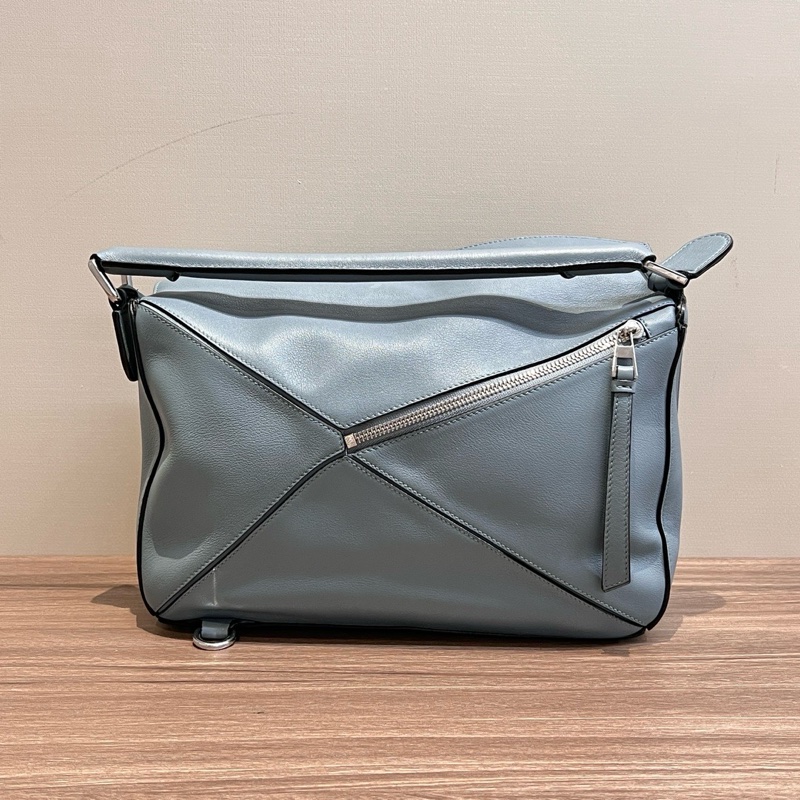 LOEWE 藍色中號拼圖手提斜背包28*18*12 98新配件塵袋-6