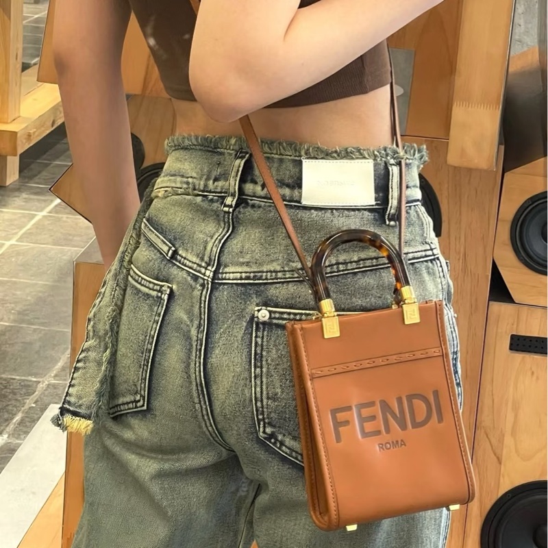 FENDI 玳瑁手柄棕色mini琴譜手提斜背包13*17*6 98新配件塵袋-0