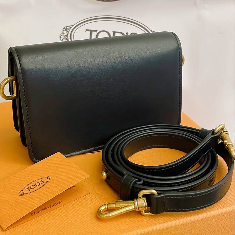 全新✨ TOD’S Timeless T字釦小牛皮翻蓋斜背包風琴包(黑金)-4