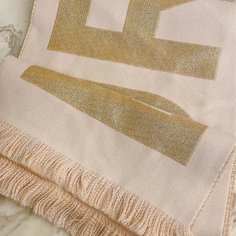 平台最低價近新正品✨ BURBERRY 經典金蔥字母LOGO羊毛圍巾/粉膚色-2