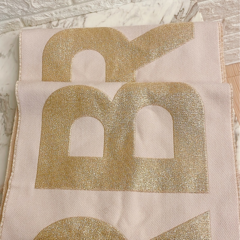 平台最低價近新正品✨ BURBERRY 經典金蔥字母LOGO羊毛圍巾/粉膚色-5