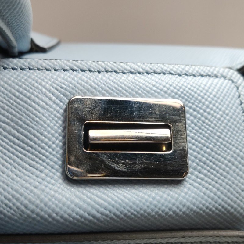 Prada牛皮純色三角徽標手提包-8