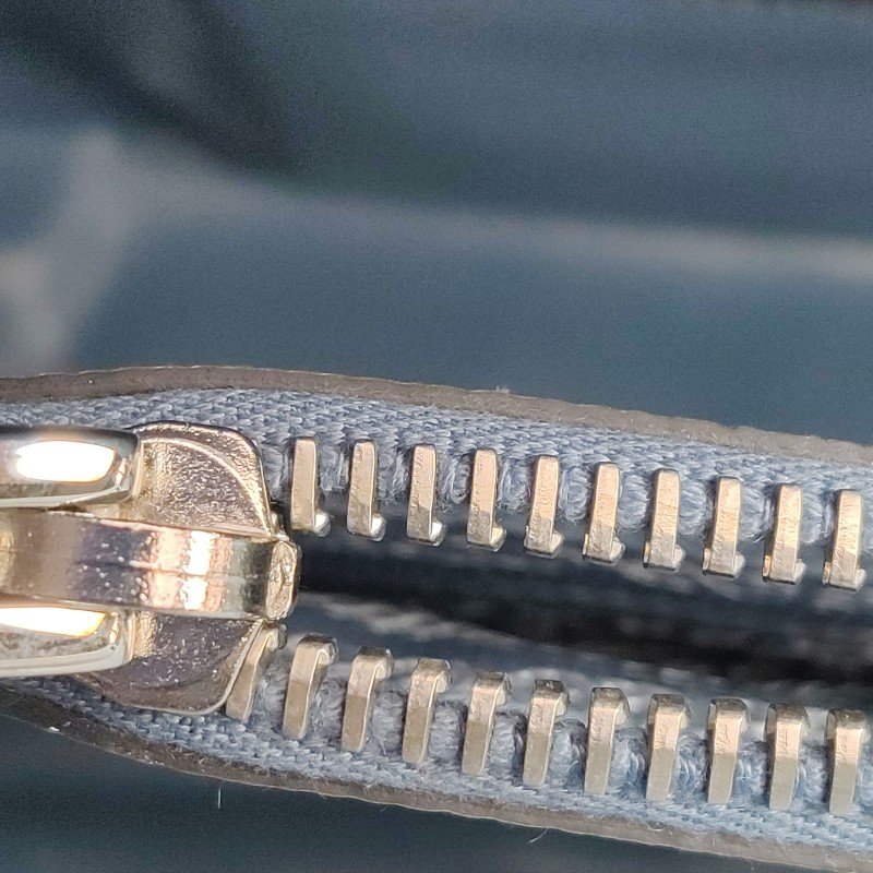 Prada牛皮純色三角徽標手提包-10