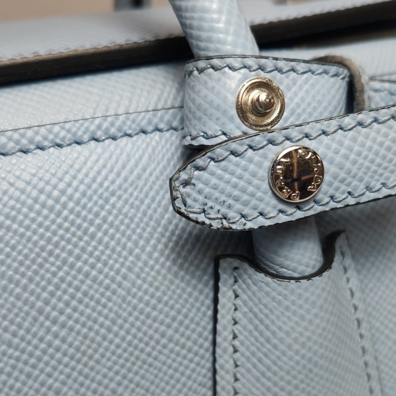 Prada牛皮純色三角徽標手提包-16